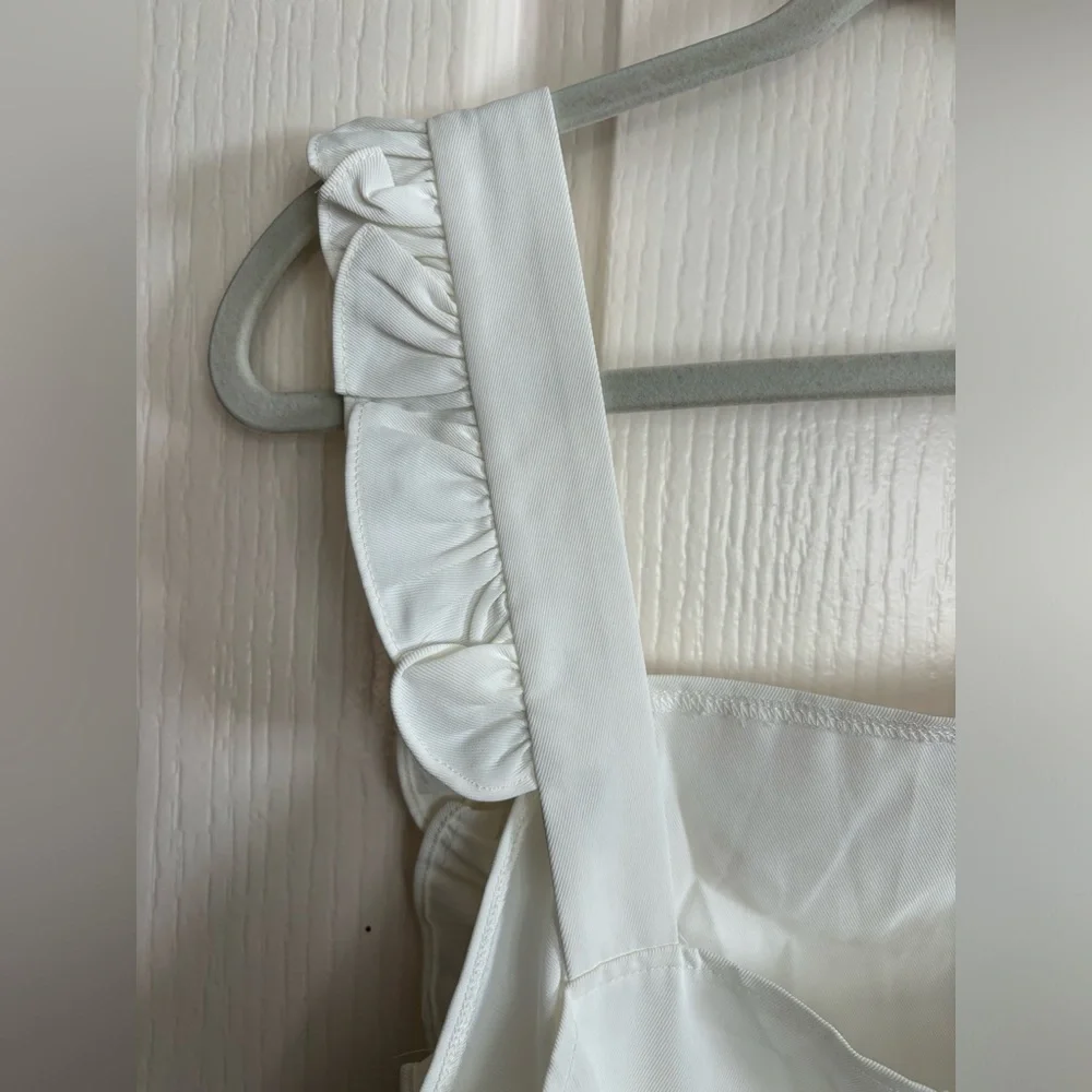 New without tags off-white jumpsuit. Size medium.‎